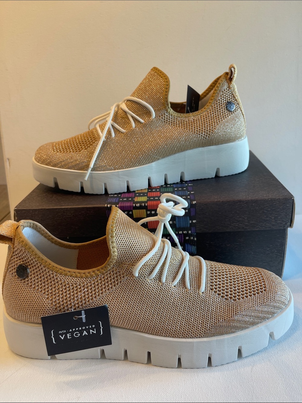 NIB BERNIE MEV NEW YORK CARA SLIP ON MEMORY FOAM SNEAKER CHAMPAGNE SHIMMER